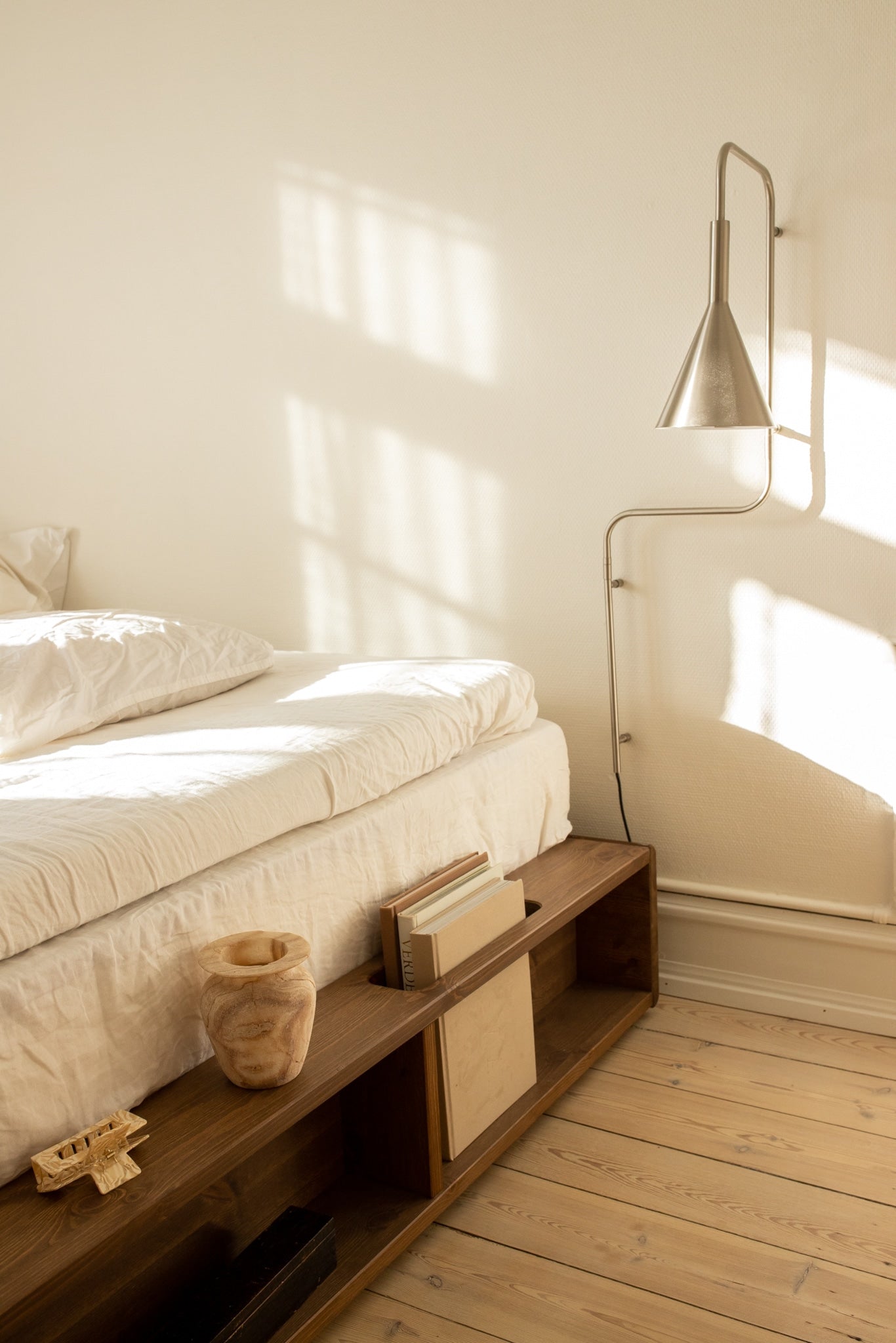 ZIGGY BED CAROB BROWN LACQUERED 160 X 200