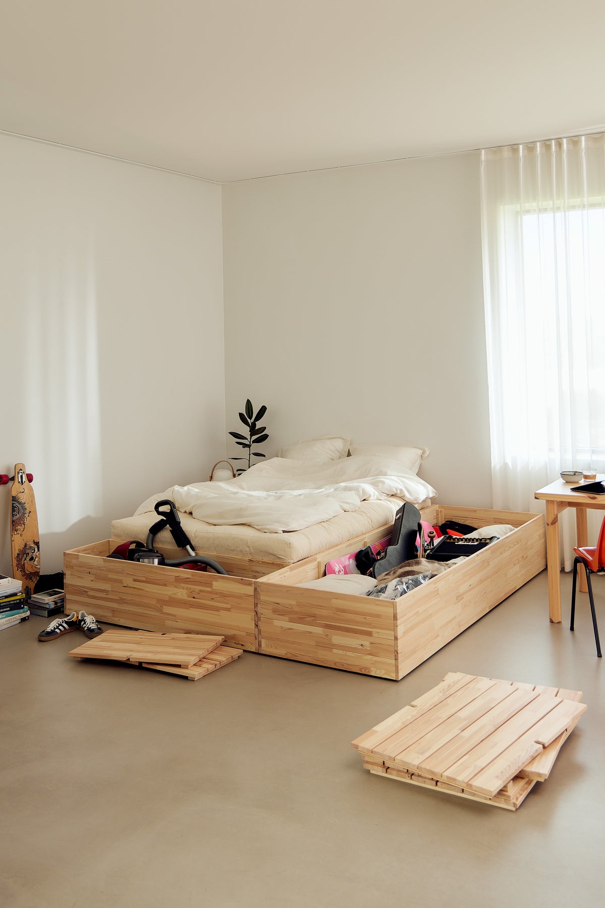 BASEMENT BED CLEAR LACQUERED 140 X 200