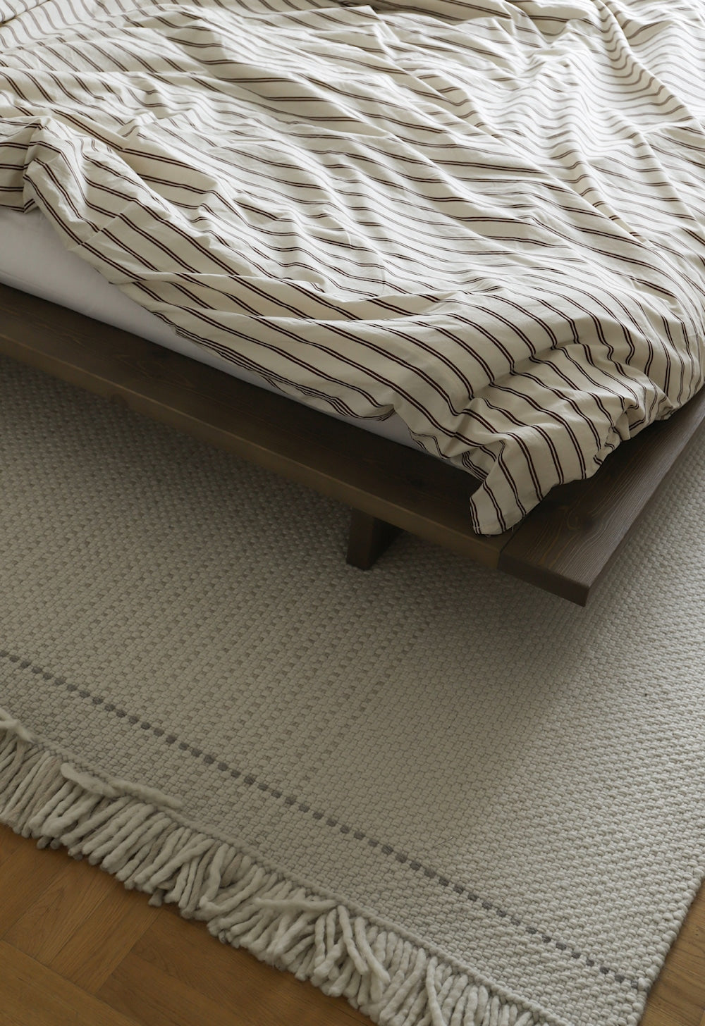 JAPAN BED CAROB BROWN 140 X 200