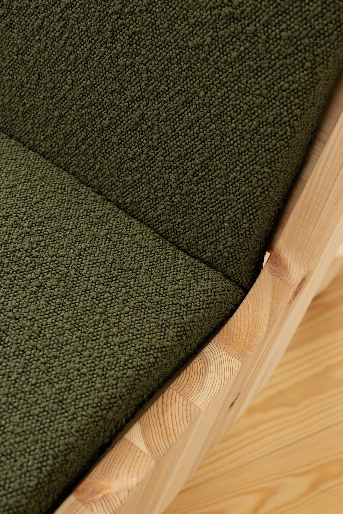 SWAY LOUNGE CHAIR RAW W. PEBBLE BEIGE MATTRESS