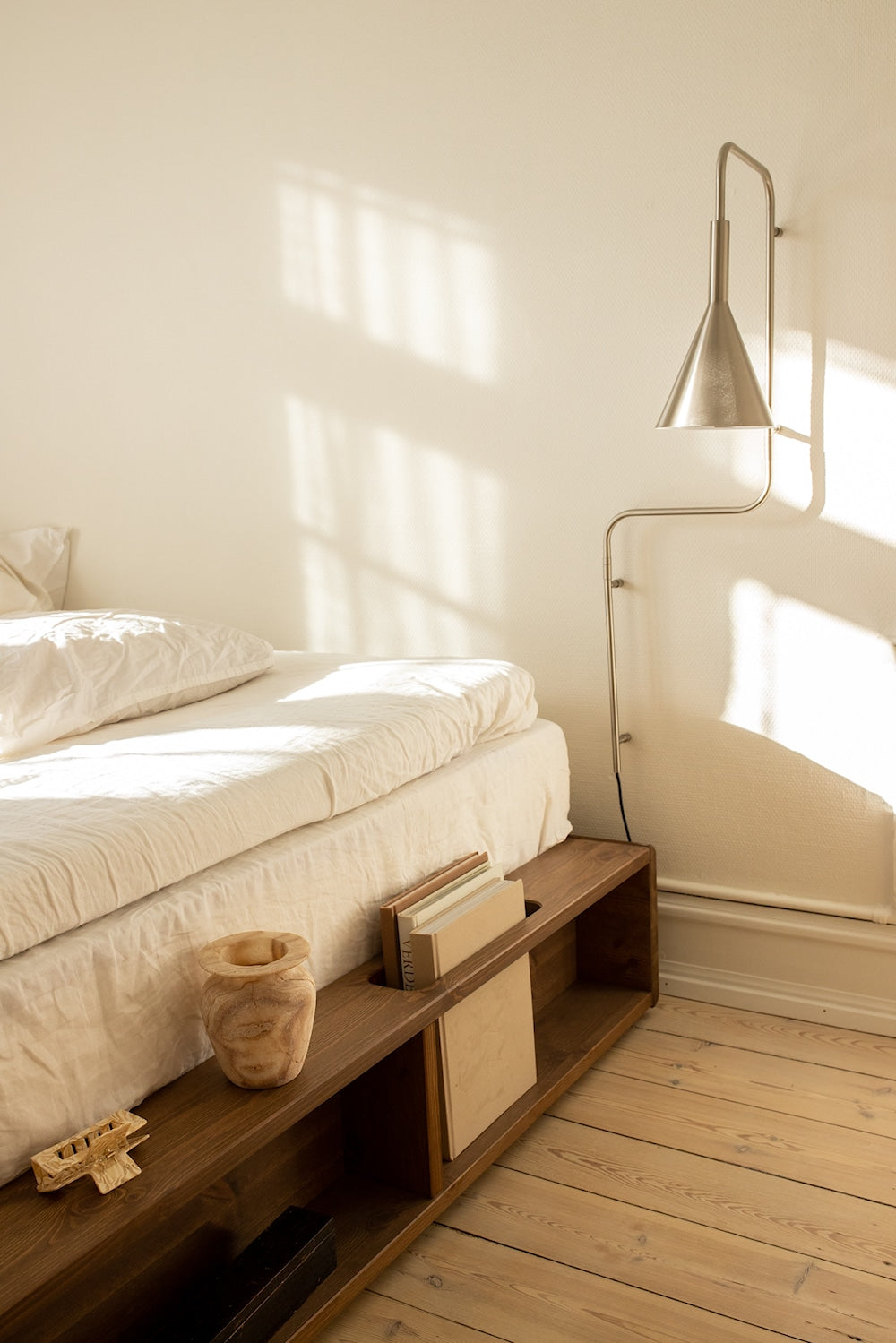 ZIGGY BED CAROB BROWN LACQUERED 160 X 200