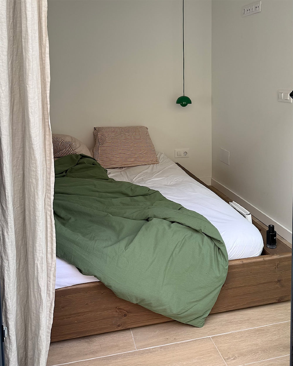 ZIGGY BED CAROB BROWN LACQUERED 160 X 200